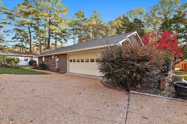 Brandon, MS 39042,110 Long Meadow Court