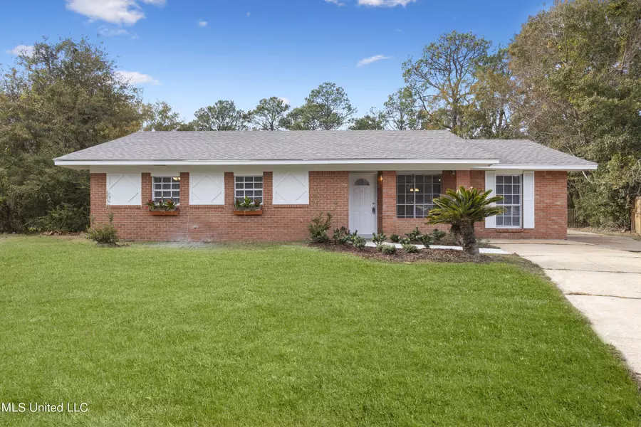 6528 Columbus Circle, Ocean Springs, MS 39564