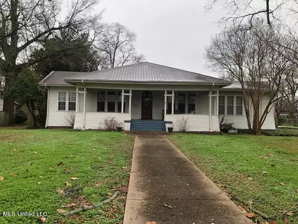 1303 River Road, Greenwood, MS 38930