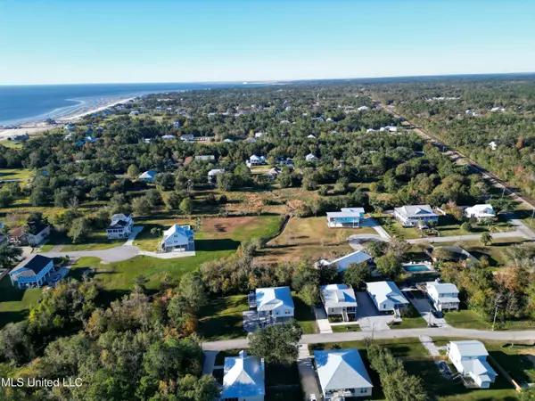 137 Grosvenor Place, Waveland, MS 39576