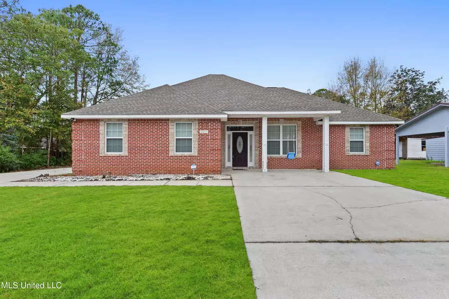 2601 N 11th Street, Ocean Springs, MS 39564