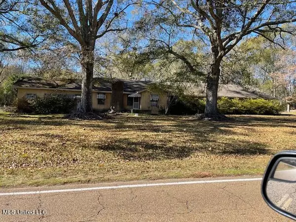 8811 Terry Road, Terry, MS 39170