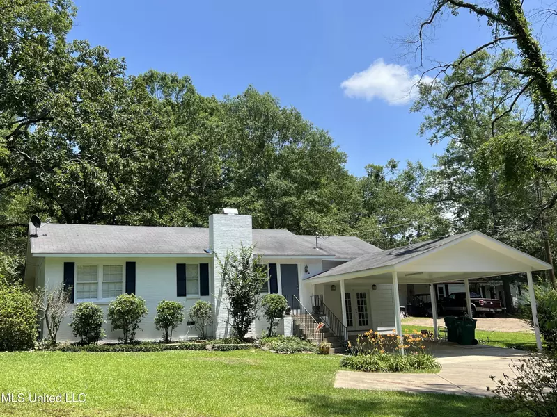 702 Saint Matthew Street, Carthage, MS 39051