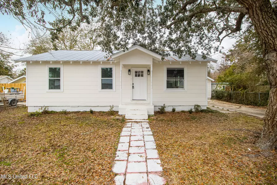 120 Oak Gardens Avenue, Long Beach, MS 39560