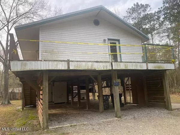 6051 Birch Drive, Bay Saint Louis, MS 39520