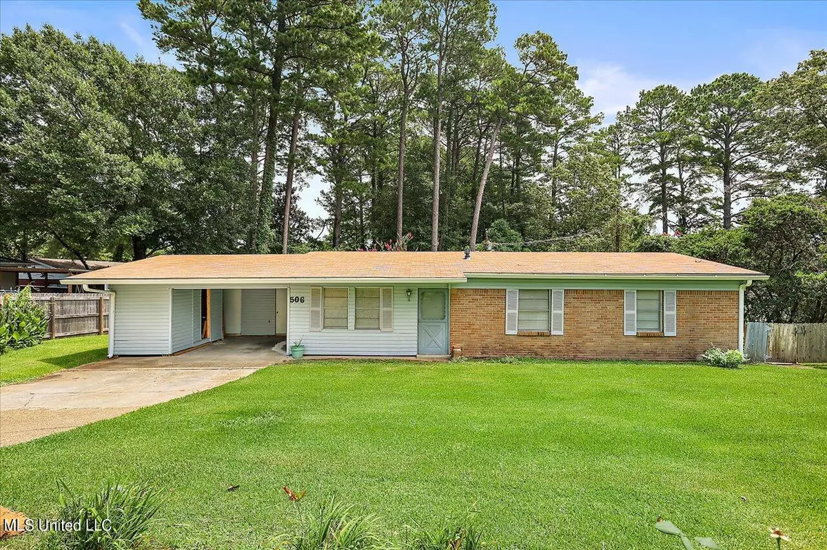 Clinton, MS 39056,506 W Lakeview Drive