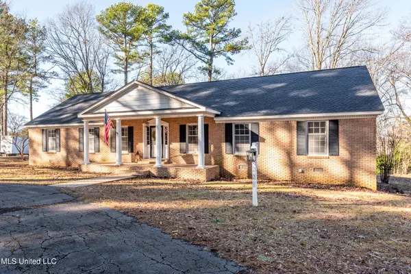 221 Pine Lane Drive, Batesville, MS 38606