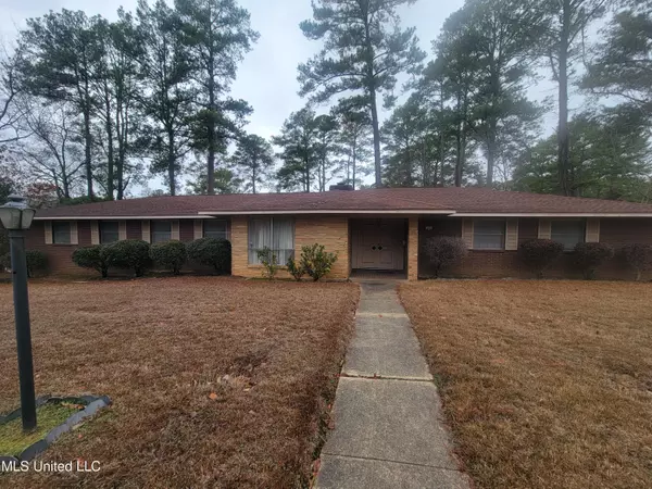 105 Elms Court Circle, Jackson, MS 39204