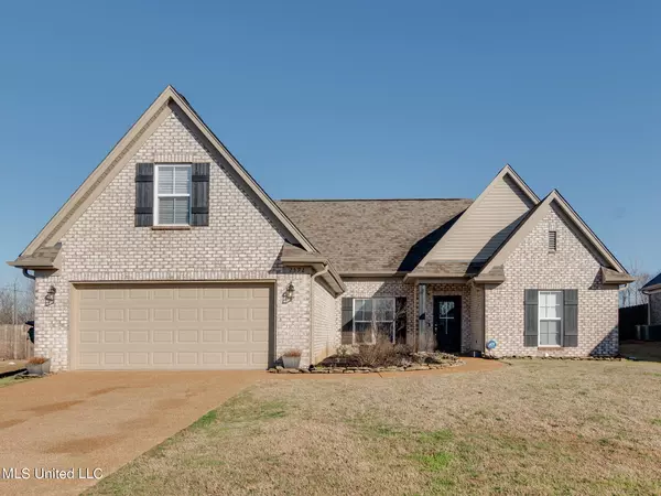 2592 N Dawnwood Circle, Southaven, MS 38672