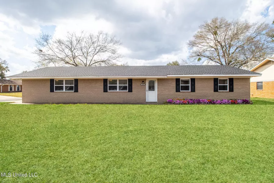 823 Bluewood Drive, Biloxi, MS 39532