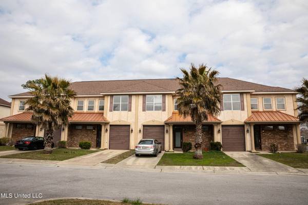 211 Capri Place #211-214, Ocean Springs, MS 39564