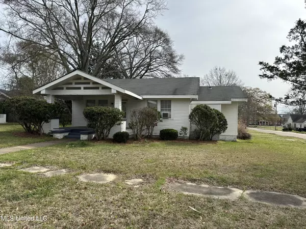 305 NW 3rd Avenue, Magee, MS 39111