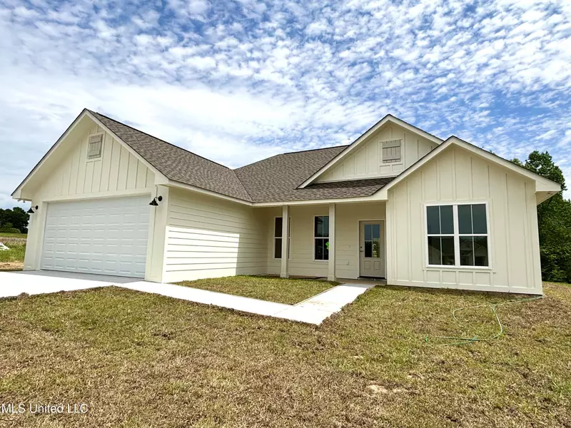 8 Governors Circle, Poplarville, MS 39470
