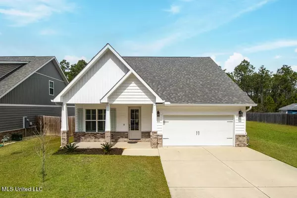 223 Madison Place Drive, Ocean Springs, MS 39564