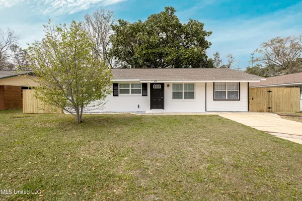 203 Walnut Drive, Ocean Springs, MS 39564