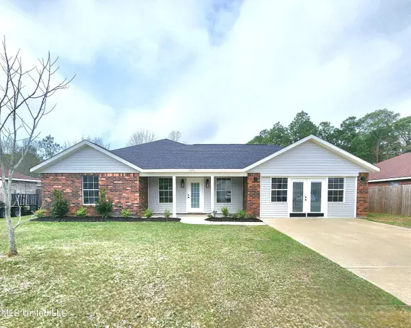 3221 N 8th Street, Ocean Springs, MS 39564