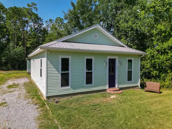 468 Thomas Street, Bay Saint Louis, MS 39520