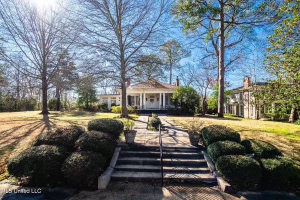 1025 Pinehurst Place, Jackson, MS 39202