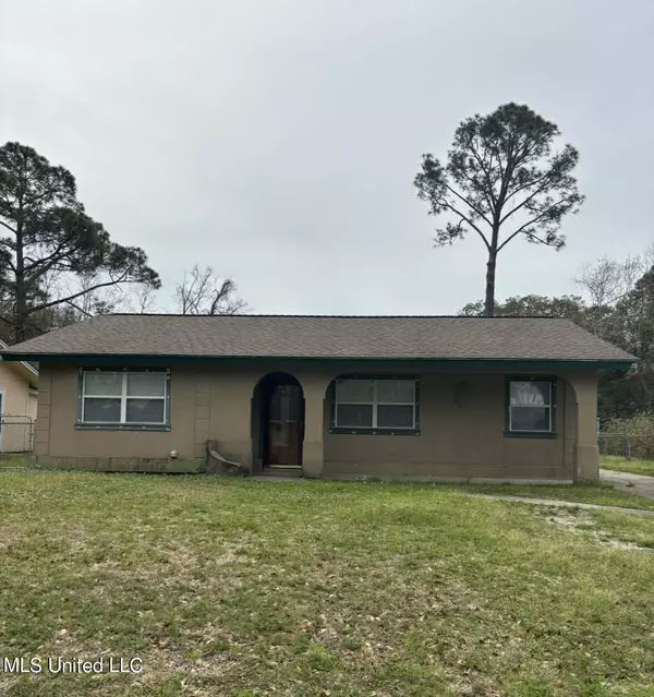 111 Linda Circle, Ocean Springs, MS 39564