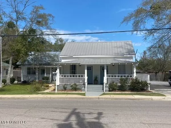 1709 Government Street, Ocean Springs, MS 39564