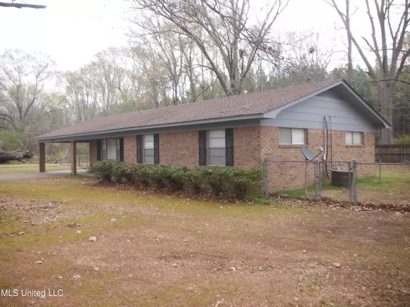 902 S Van Buren Street, Carthage, MS 39051