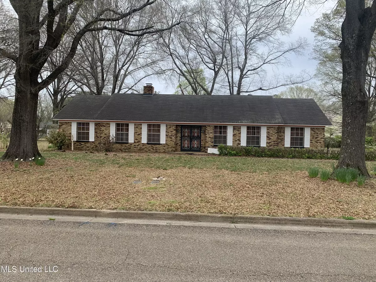 Senatobia, MS 38668,107 Lively Street