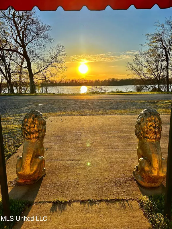 Dundee, MS 38626,5770 Moon Lake Road