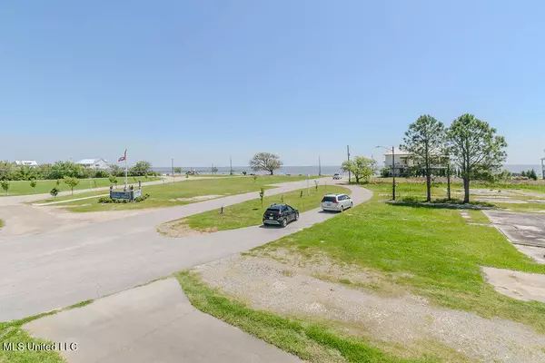 Waveland, MS 39576,121 Vacation Lane