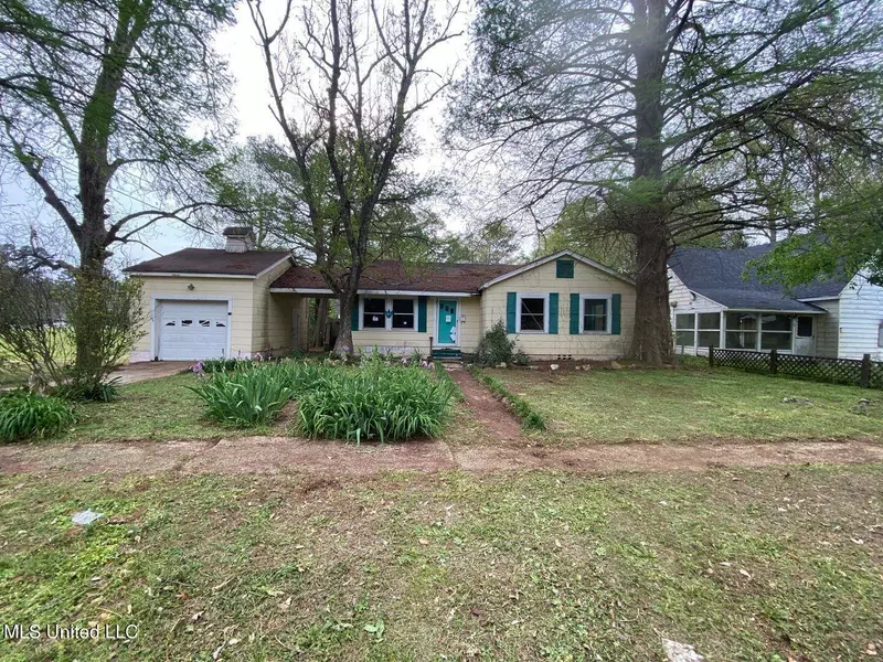 533 Center Avenue, Philadelphia, MS 39350