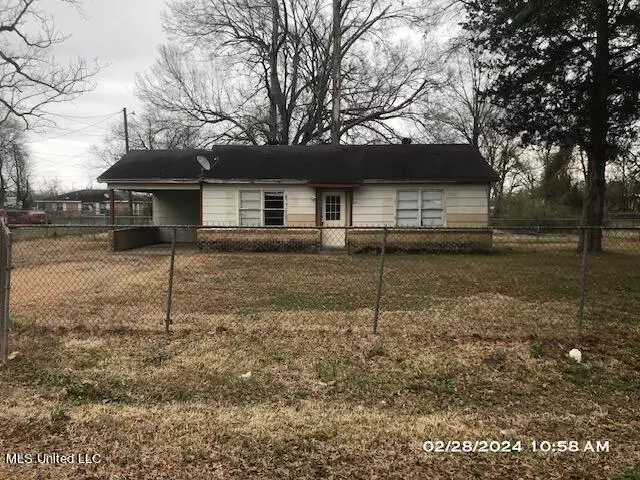 617 N 3rd Avenue, Greenwood, MS 38930