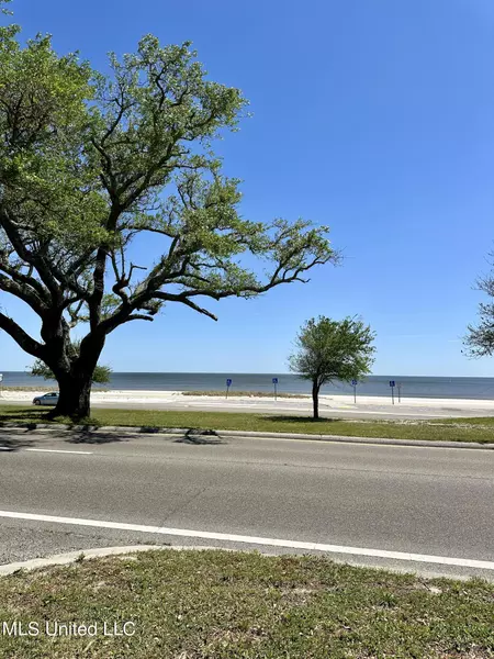 1416 E Beach Boulevard, Gulfport, MS 39501