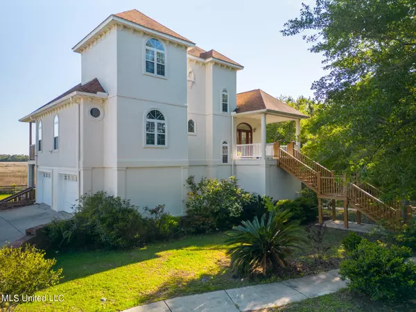 6105 Mary Mahoney Drive, Ocean Springs, MS 39564