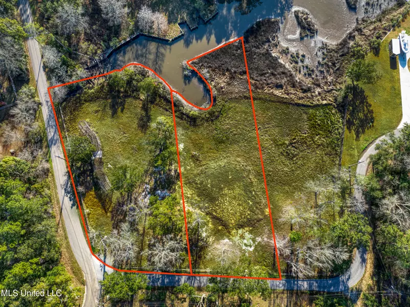 12 W El Bonito Drive, Ocean Springs, MS 39564