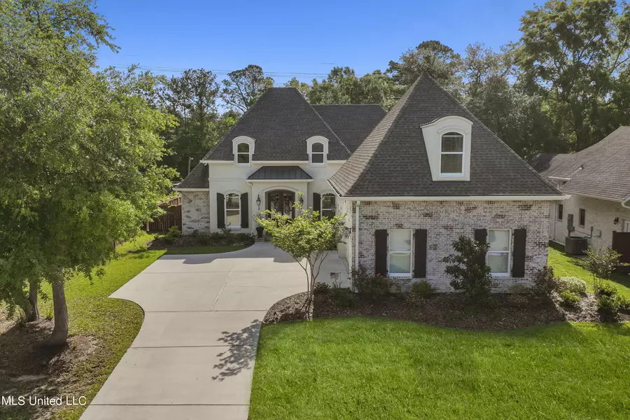 204 Bluff Cove, Ocean Springs, MS 39564