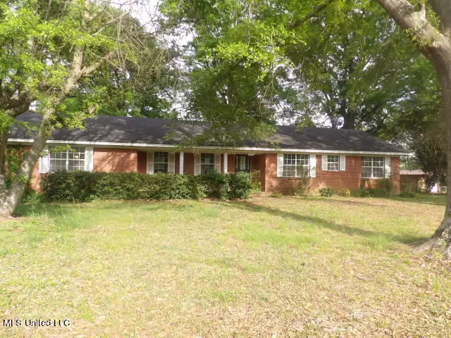 202 Hickory Lane, Batesville, MS 38606