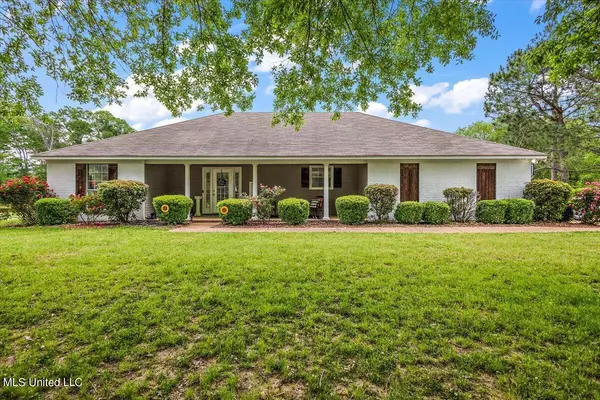 186 Country Bend Place, Byram, MS 39272