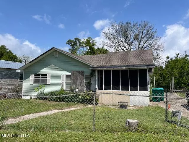 1608 E Railroad Street, Gulfport, MS 39501