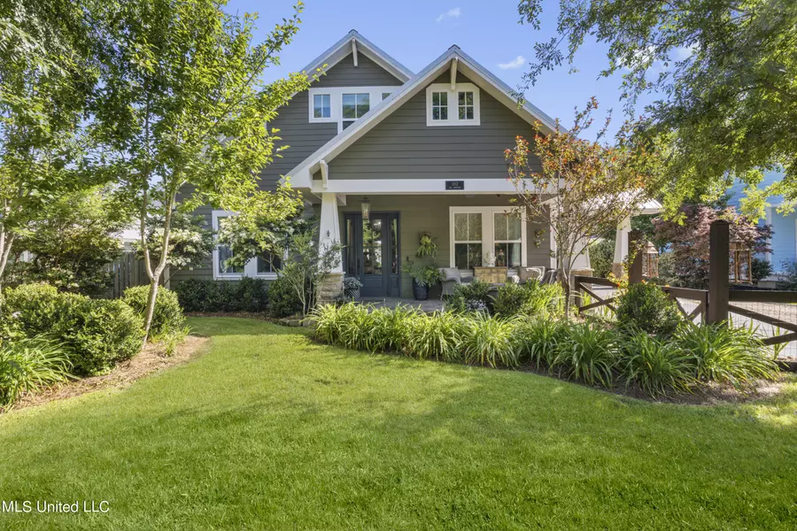 1112 Lafontaine Avenue, Ocean Springs, MS 39564