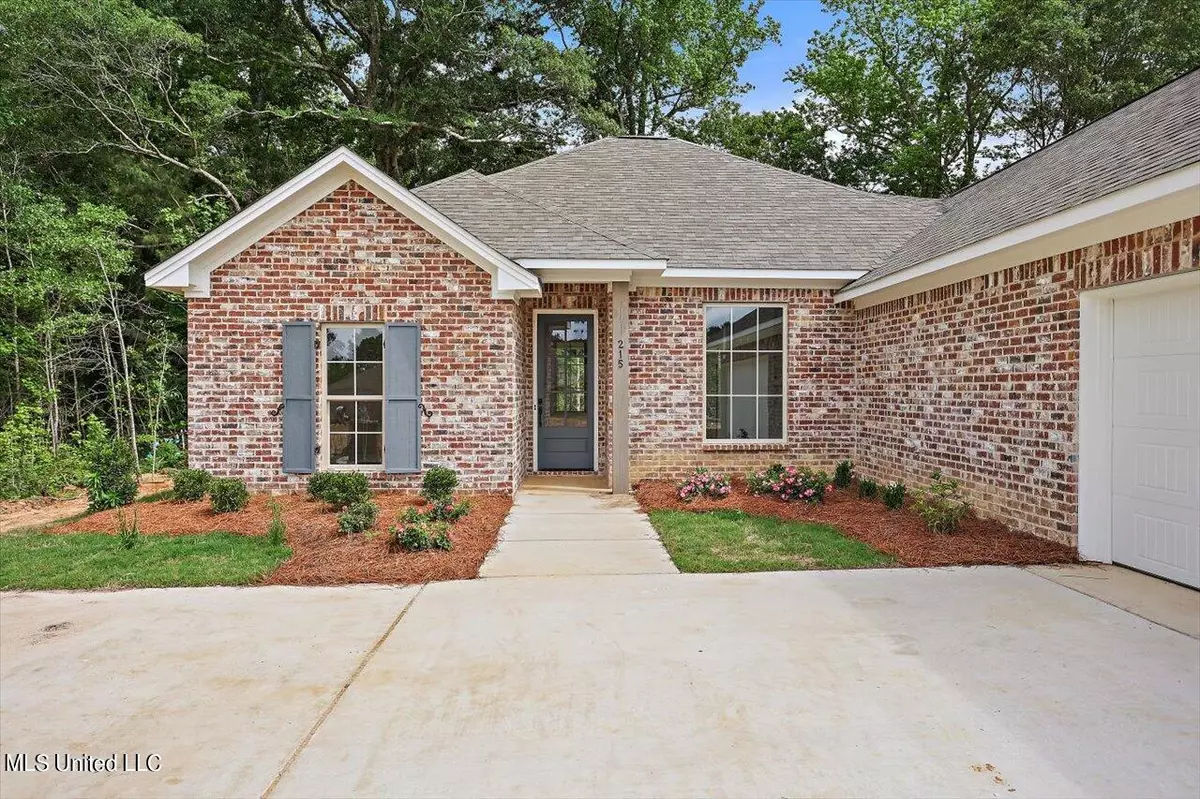 Brandon, MS 39042,215 Jasmine Cove Circle