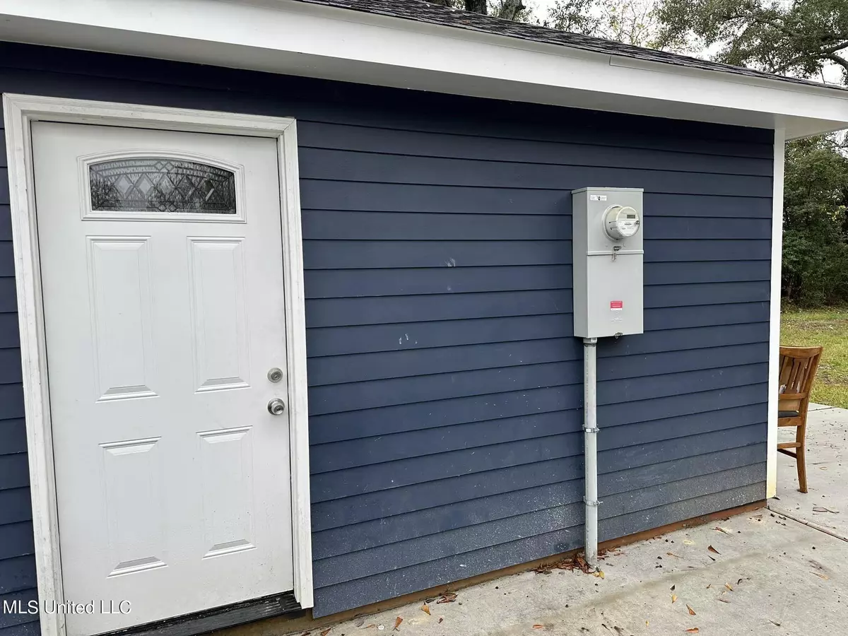 Picayune, MS 39466,909 Palestine Road