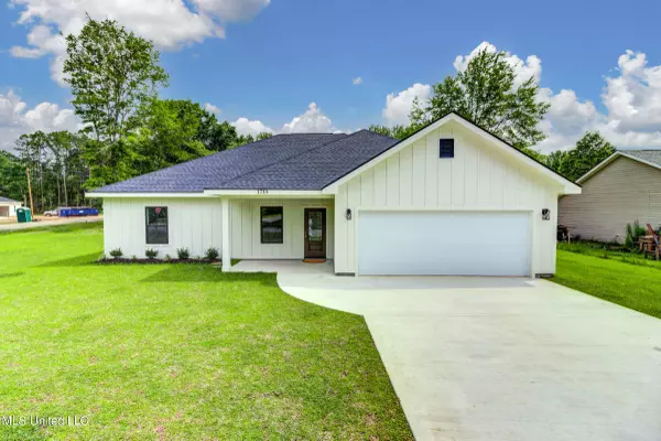 1715 Piney Lane, Gautier, MS 39553