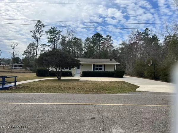 924 W Lakeshore Drive, Carriere, MS 39426