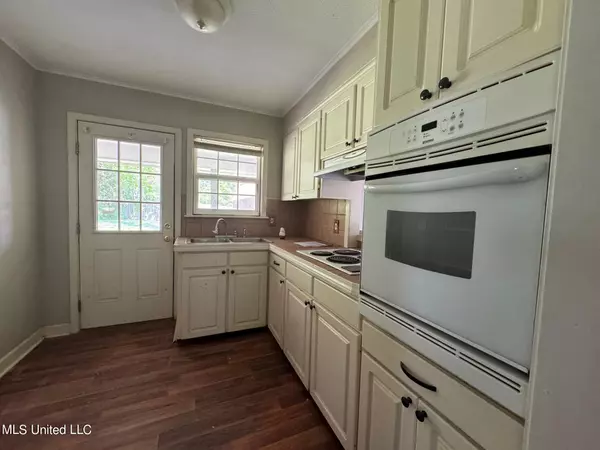Byram, MS 39272,1021 Horse Shoe Circle