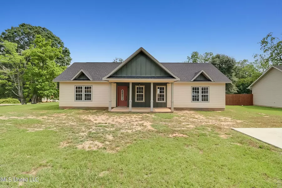 490 E Hatten Avenue, Wiggins, MS 39577