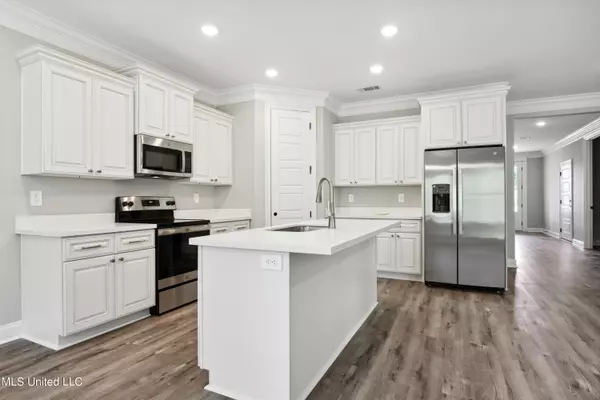 Ocean Springs, MS 39564,6717 Maurepas Circle