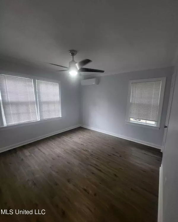 Jackson, MS 39206,521 Launcelot Road