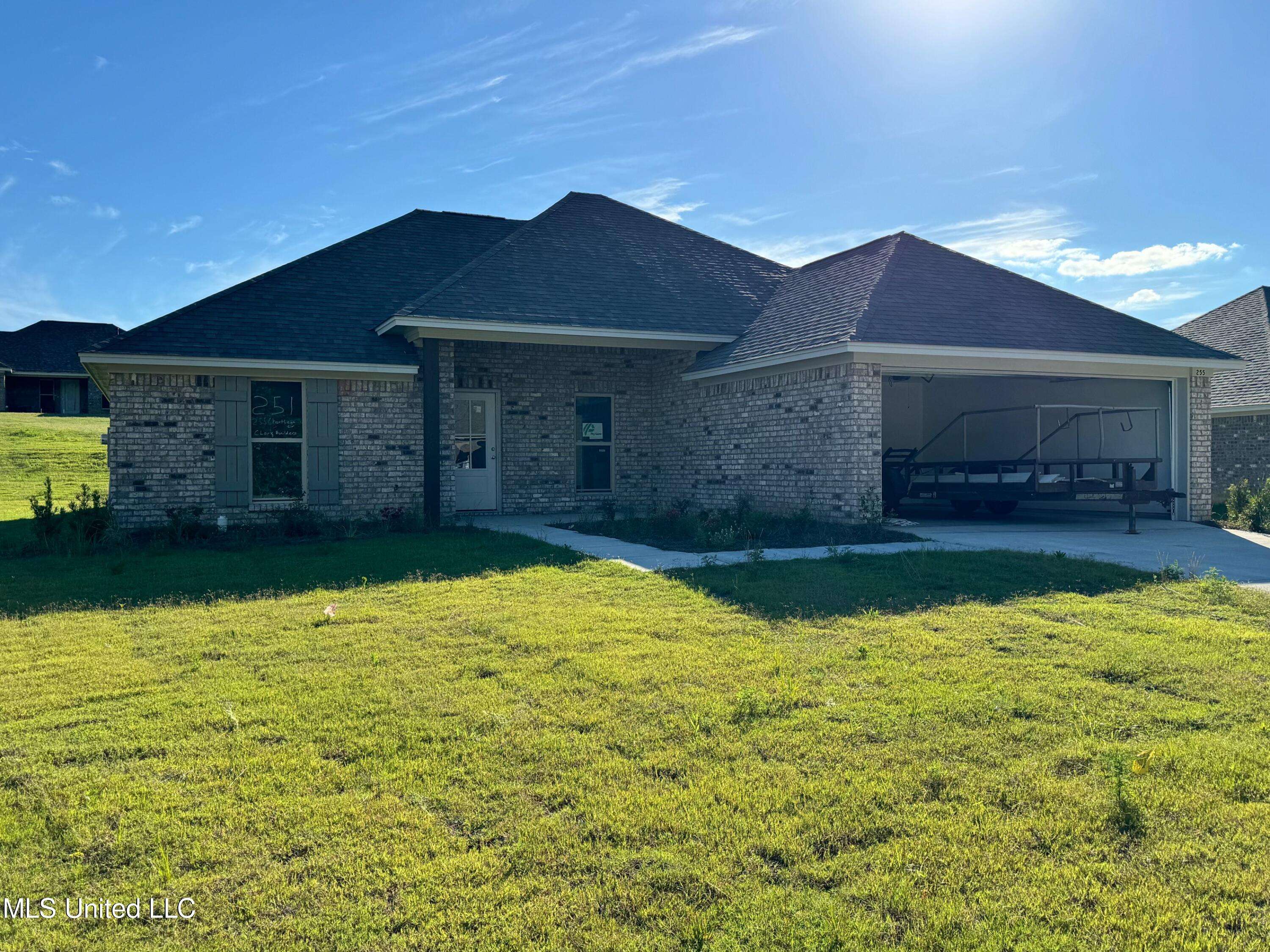 255 Chartleigh Circle, Canton, MS 39046