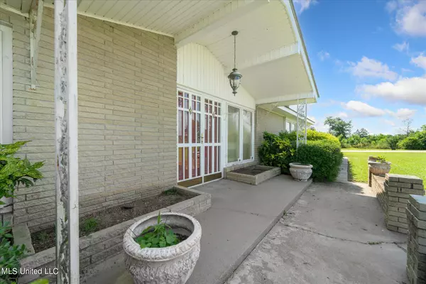 Bassfield, MS 39421,3845 Hwy 42