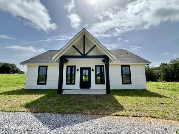 24 Governors Circle, Poplarville, MS 39470