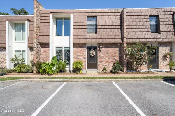 527 Front Beach Drive #40, Ocean Springs, MS 39564